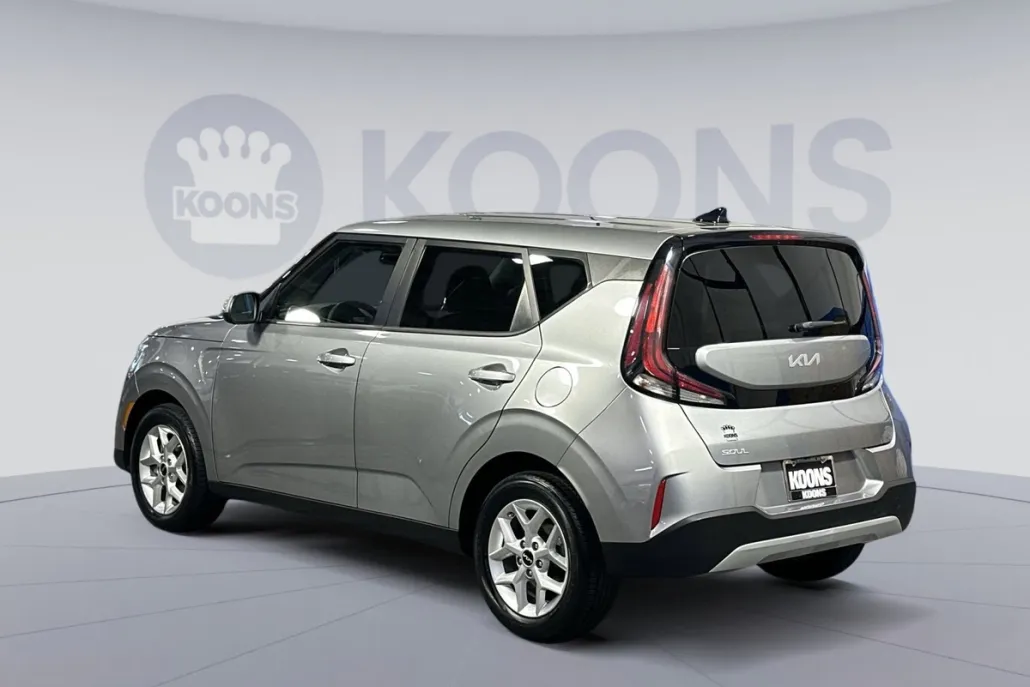 2023 Kia Soul LX photo 1