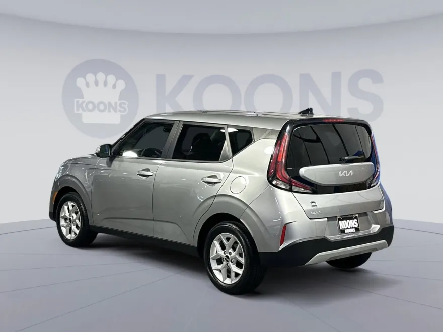 2023 Kia Soul LX photo 1
