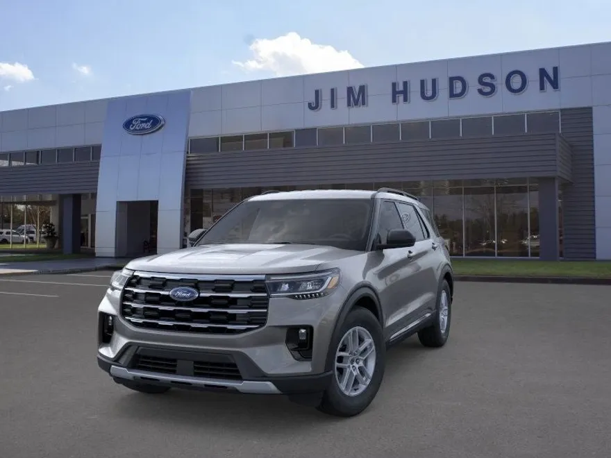 2025 Ford Explorer photo 2