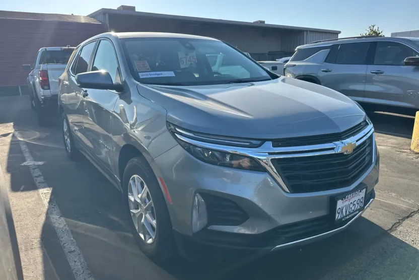 2024 Chevrolet Equinox LT photo 1
