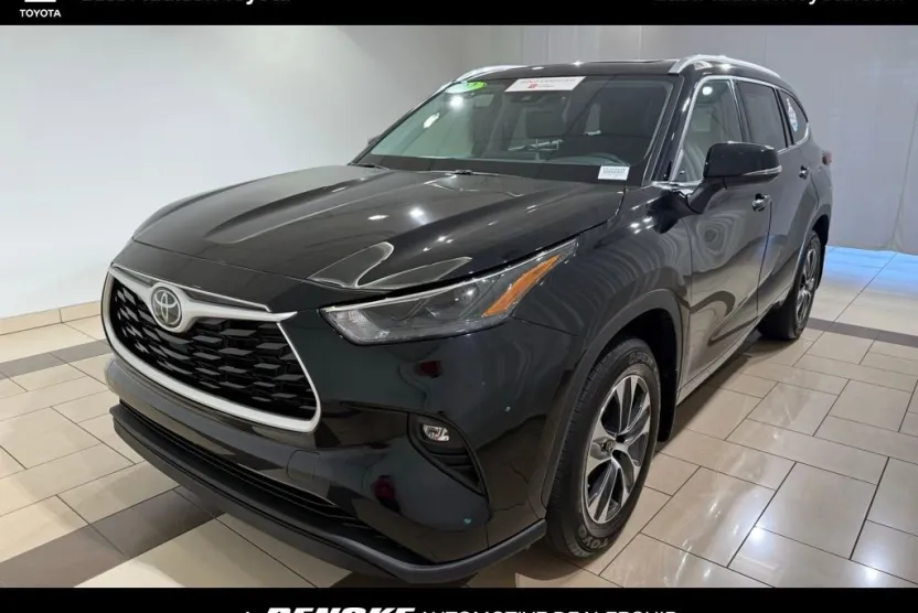 2022 Toyota Highlander XLE photo 1