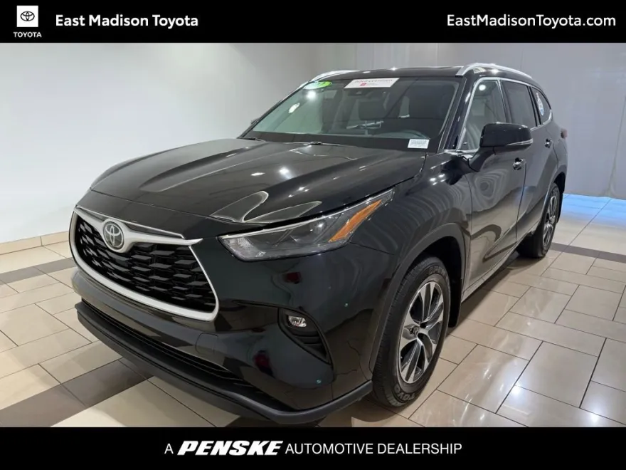 2022 Toyota Highlander XLE photo 1