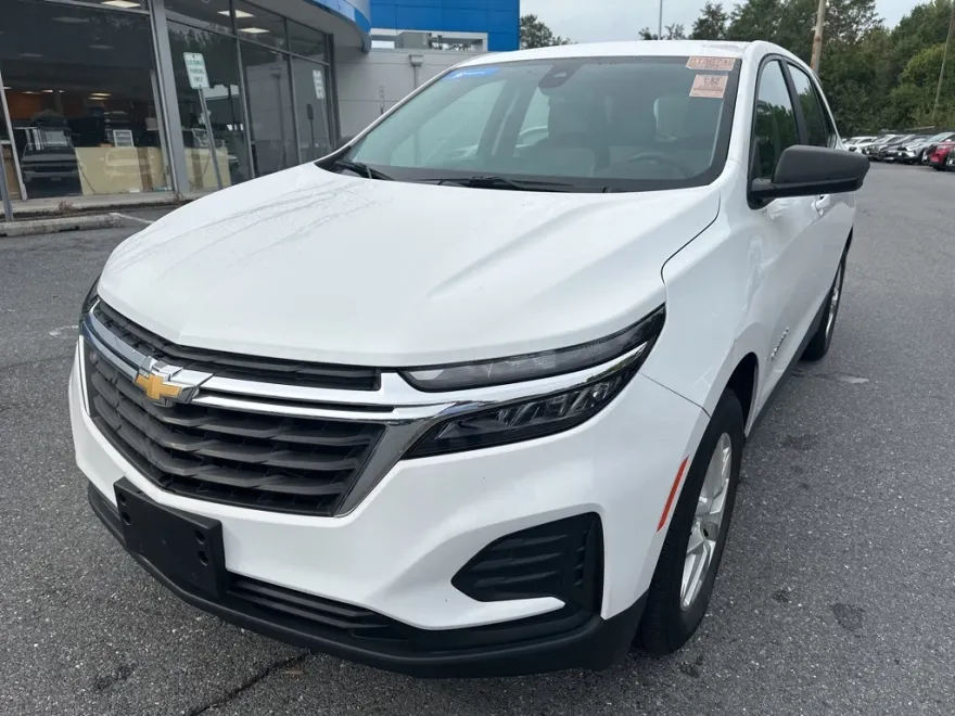 2022 Chevrolet Equinox LS photo 1