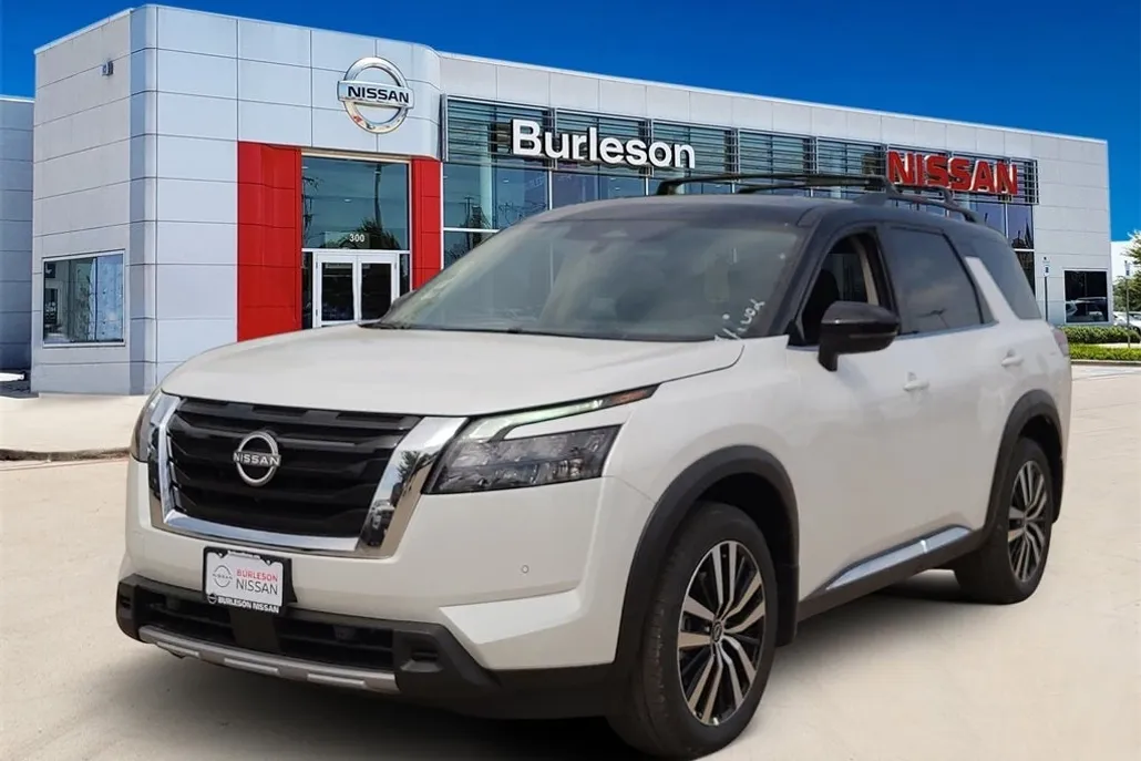 2025 Nissan Pathfinder Platinum photo 1