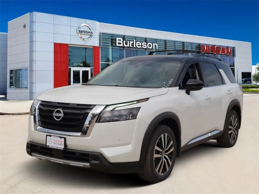 2025 Nissan Pathfinder Platinum photo 1