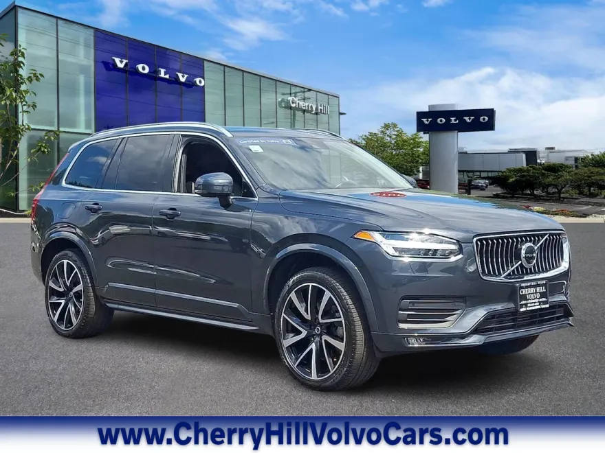 2022 Volvo XC90 T6 Momentum photo 1