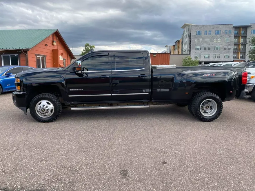 2017 Chevrolet Silverado 3500HD LTZ photo 1