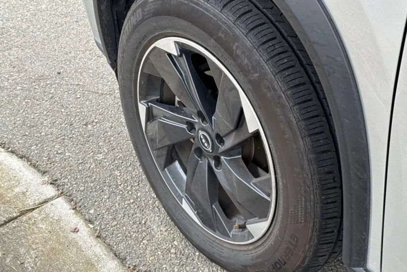 2024 Nissan Rogue SV photo 1