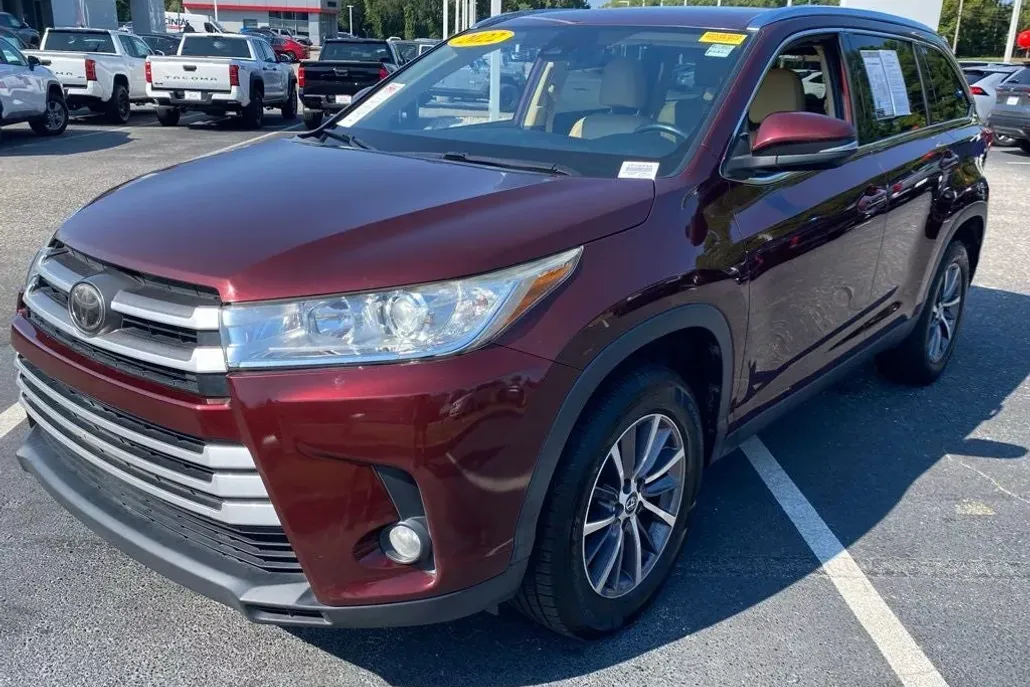 2019 Toyota Highlander XLE photo 1