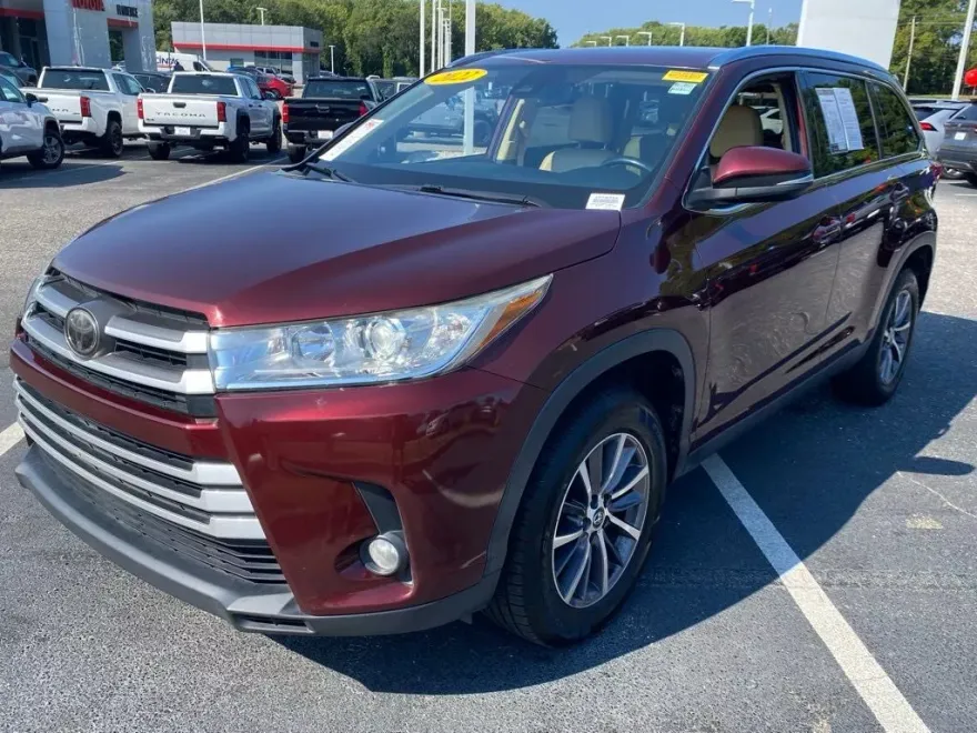 2019 Toyota Highlander XLE photo 1