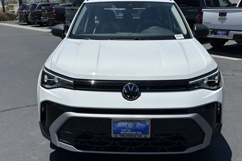 2025 Volkswagen Taos S photo 1
