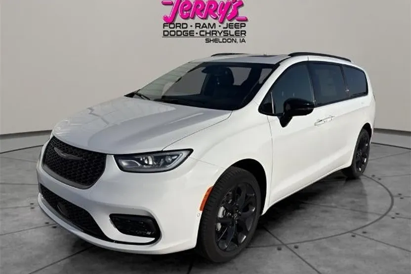 2026 Chrysler Pacifica Limited photo 1