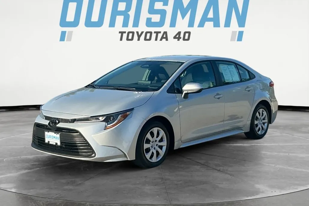 2024 Toyota Corolla LE photo 1