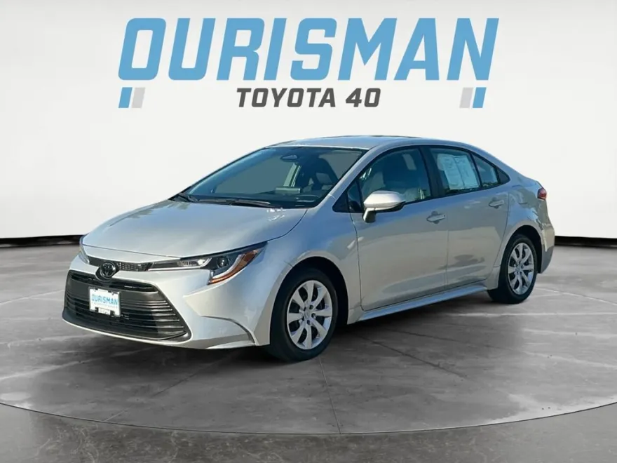 2024 Toyota Corolla LE photo 1