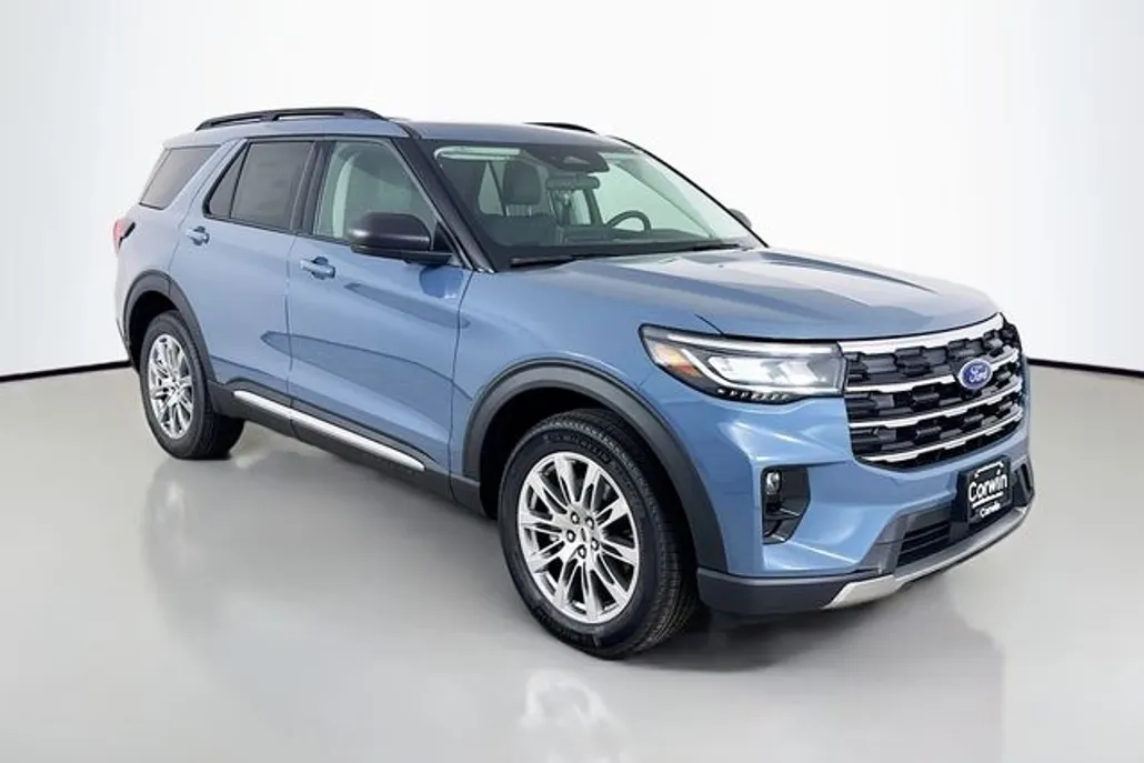 2025 Ford Explorer photo 1