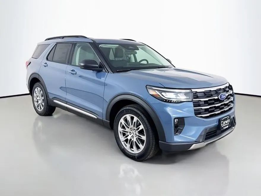 2025 Ford Explorer photo 1