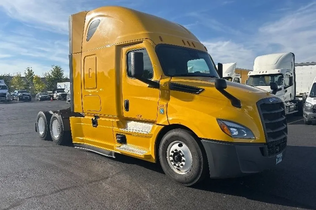 2022 Freightliner Cascadia 126" Sleeper Cab photo 1