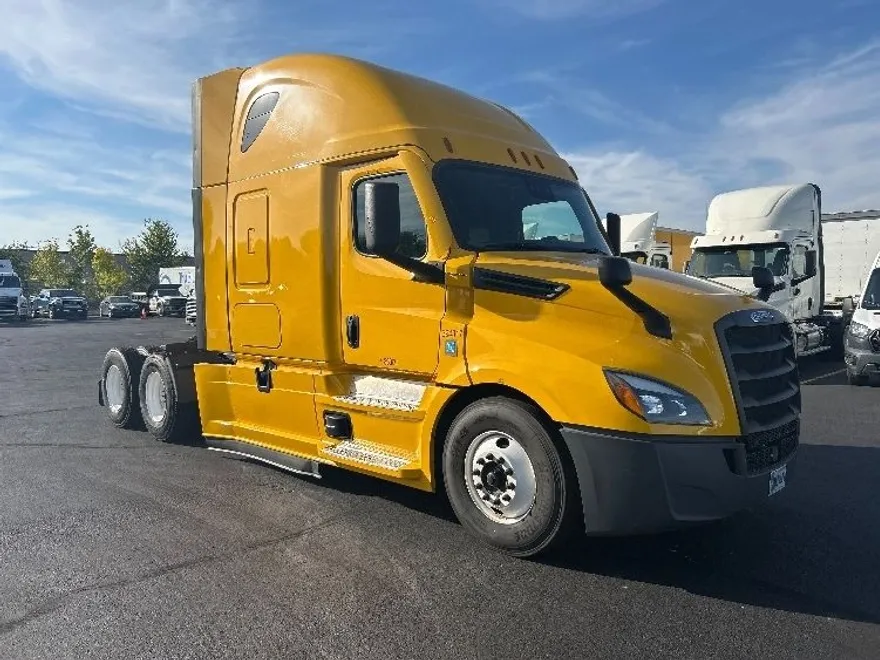 2022 Freightliner Cascadia 126" Sleeper Cab photo 1