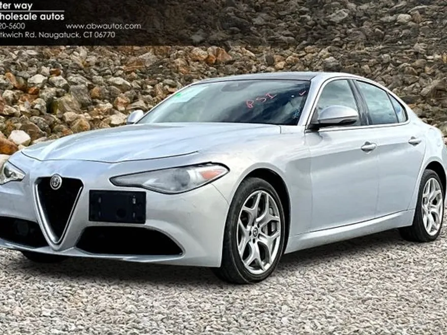2021 Alfa Romeo Giulia Ti photo 1