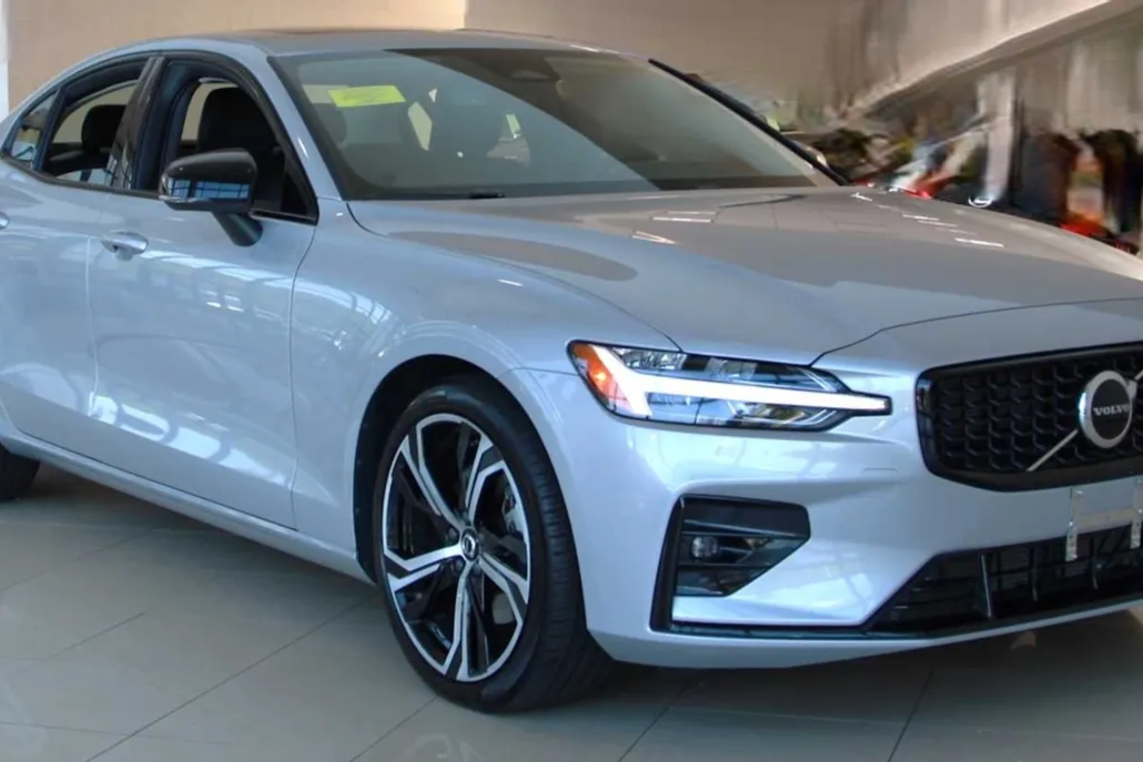 2024 Volvo S60 Core photo 1
