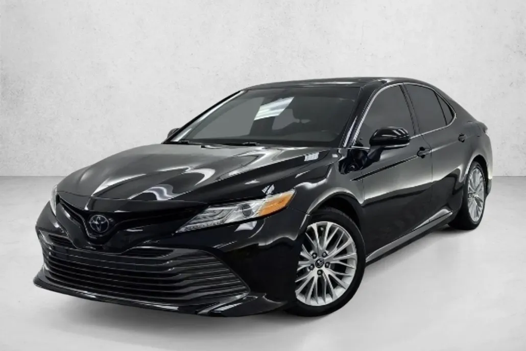 2020 Toyota Camry XLE photo 1