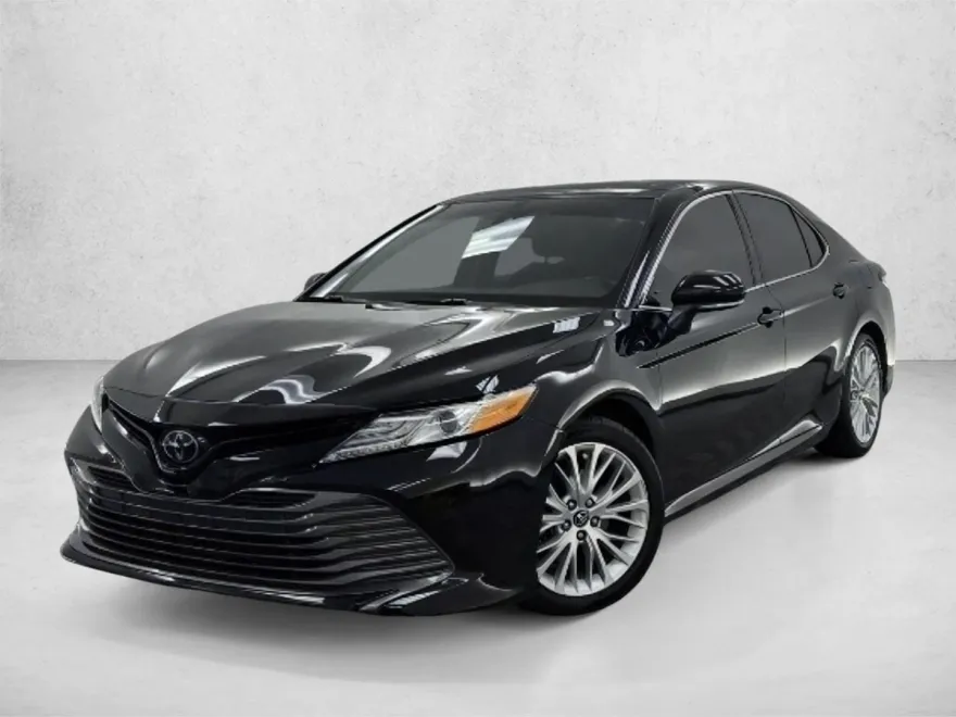 2020 Toyota Camry XLE photo 1