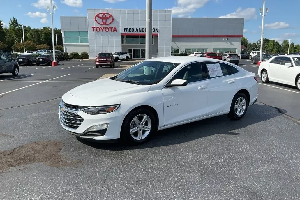 2022 Chevrolet Malibu LS photo 1