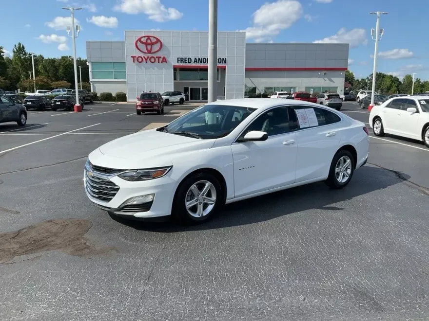 2022 Chevrolet Malibu LS photo 1