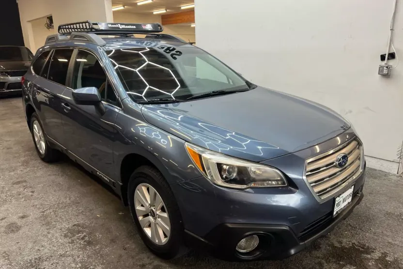 2015 Subaru Outback 2.5i Premium photo 1