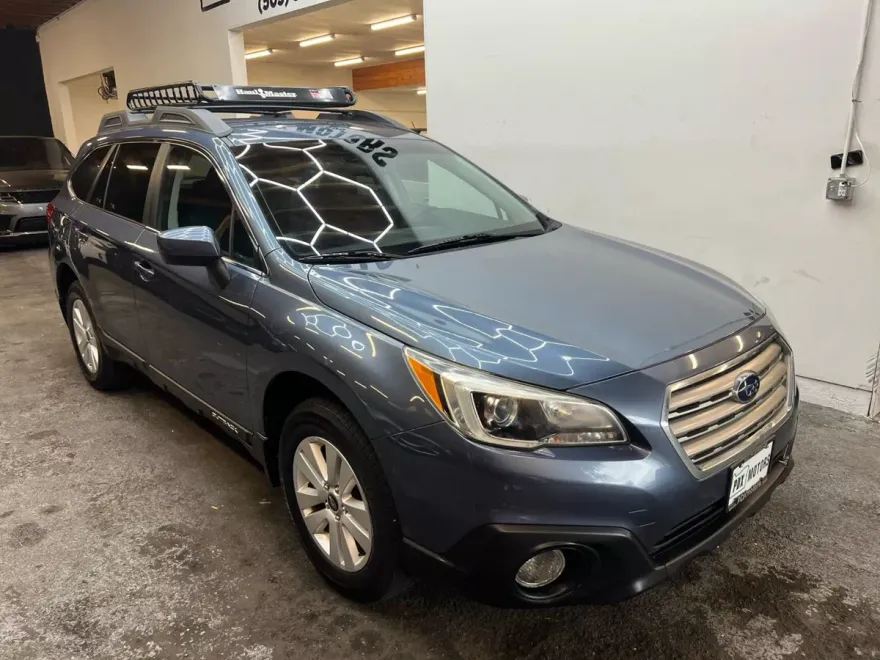 2015 Subaru Outback 2.5i Premium photo 1