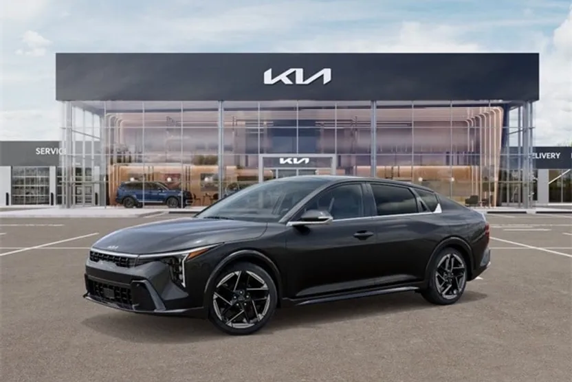 2025 Kia K4 GT-Line photo 1