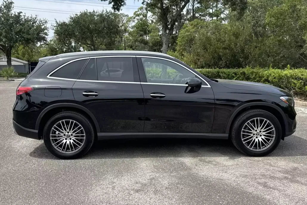 2025 Mercedes Benz GLC 300 photo 1