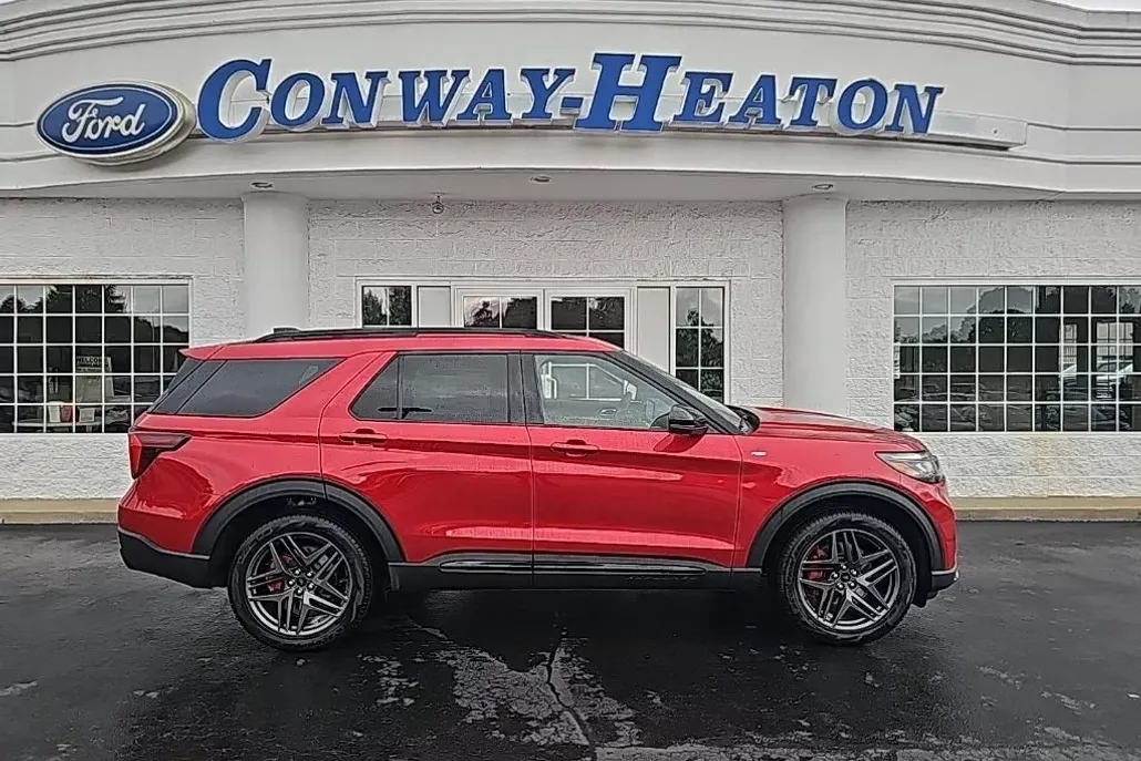 2025 Ford Explorer ST-Line photo 1