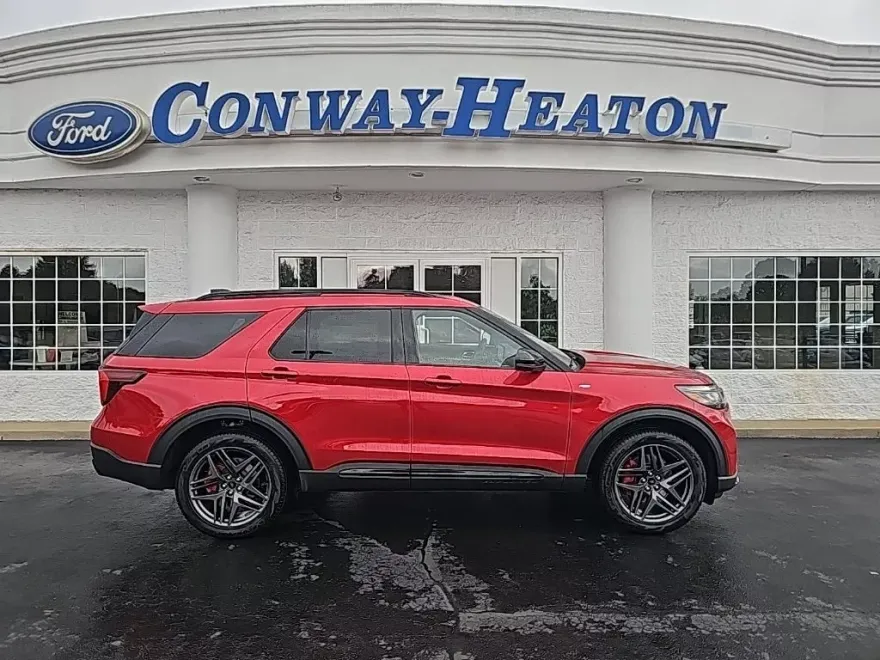 2025 Ford Explorer ST-Line photo 1