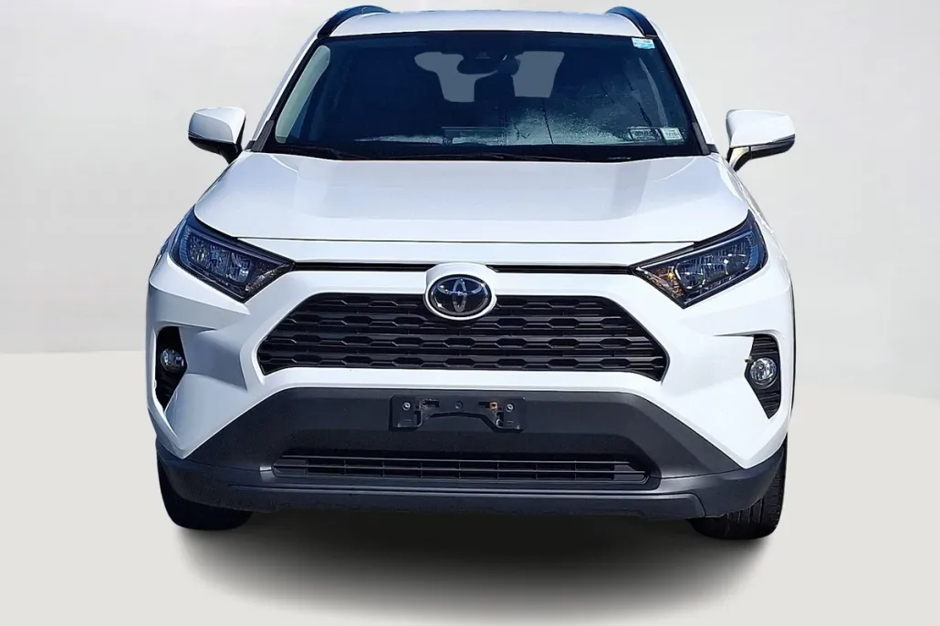 2020 Toyota RAV4 XLE photo 1