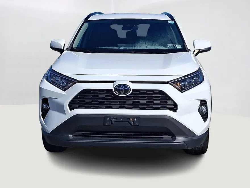 2020 Toyota RAV4 XLE photo 1