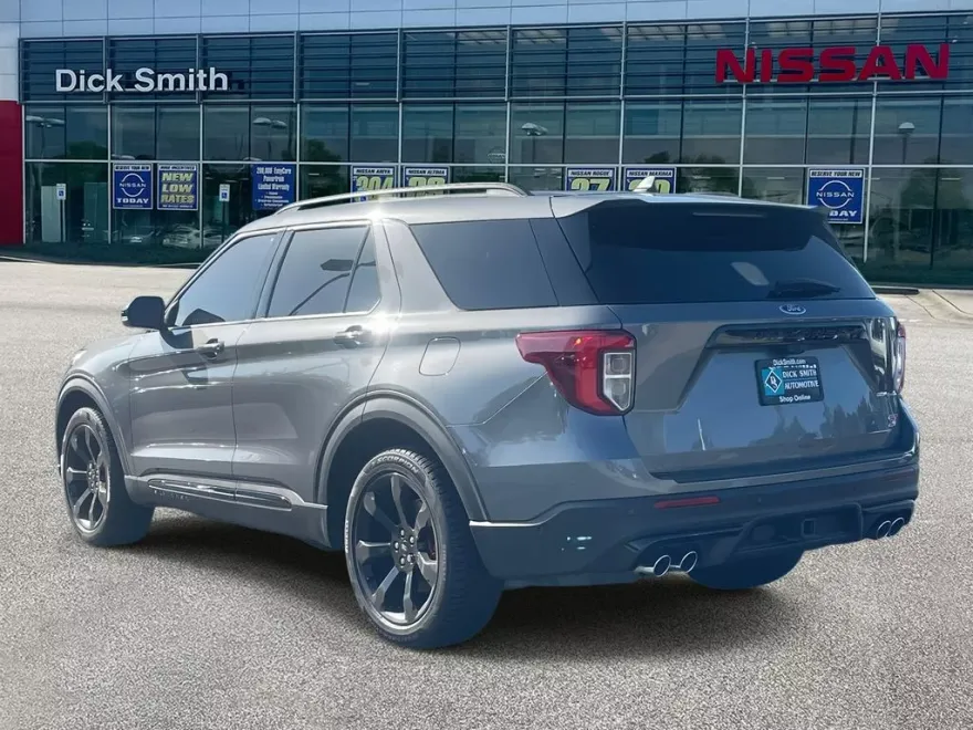 2022 Ford Explorer ST photo 1