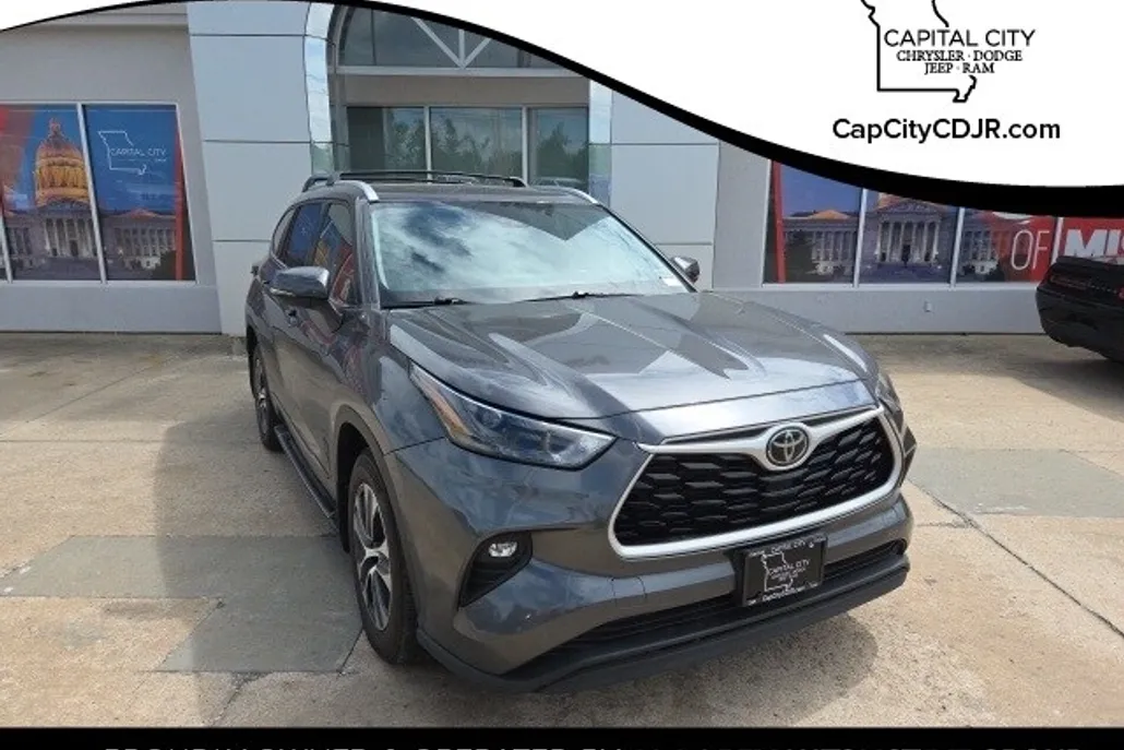 2022 Toyota Highlander XLE photo 1