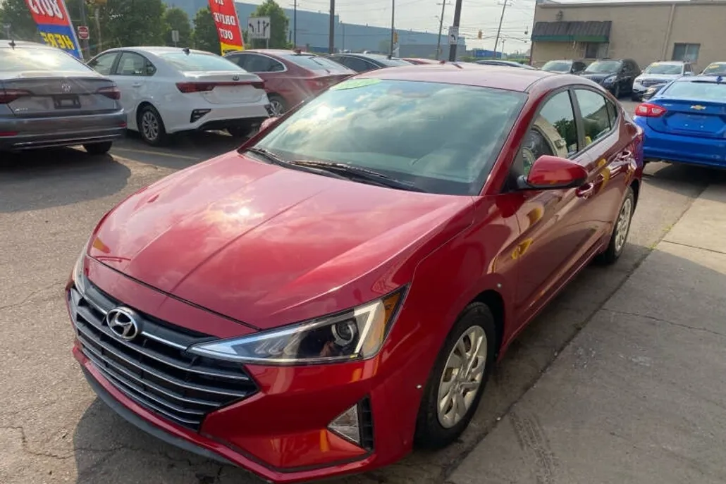 2019 Hyundai Elantra SE photo 1
