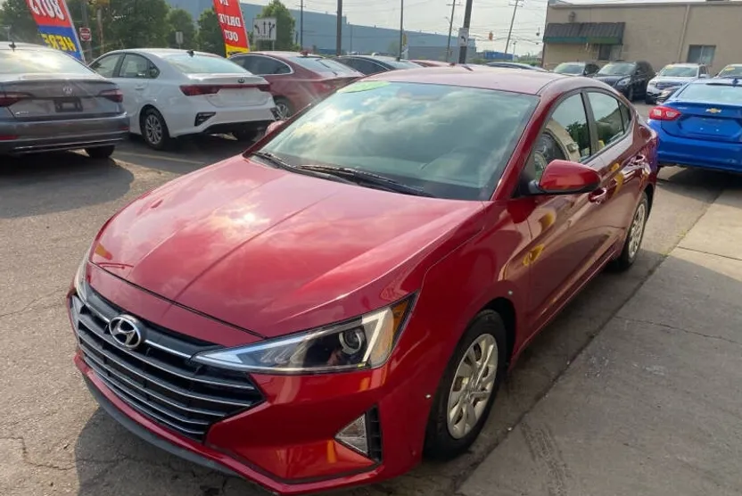 2019 Hyundai Elantra SE photo 1