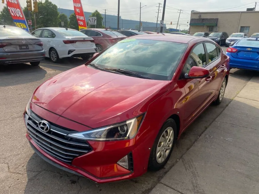 2019 Hyundai Elantra SE photo 1