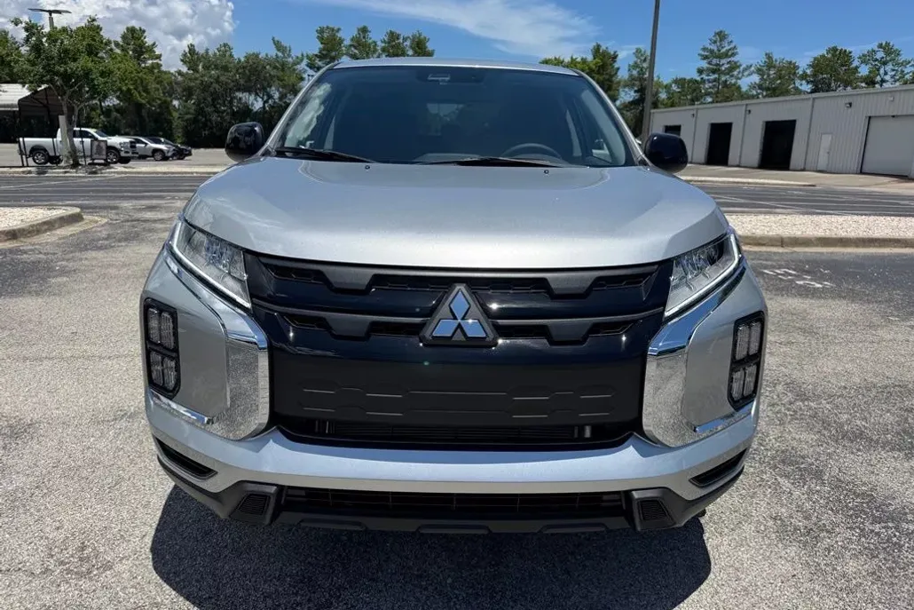 2025 Mitsubishi Outlander Sport LE photo 1