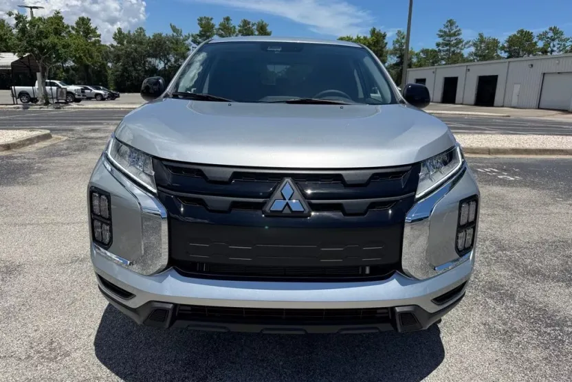 2025 Mitsubishi Outlander Sport LE photo 1