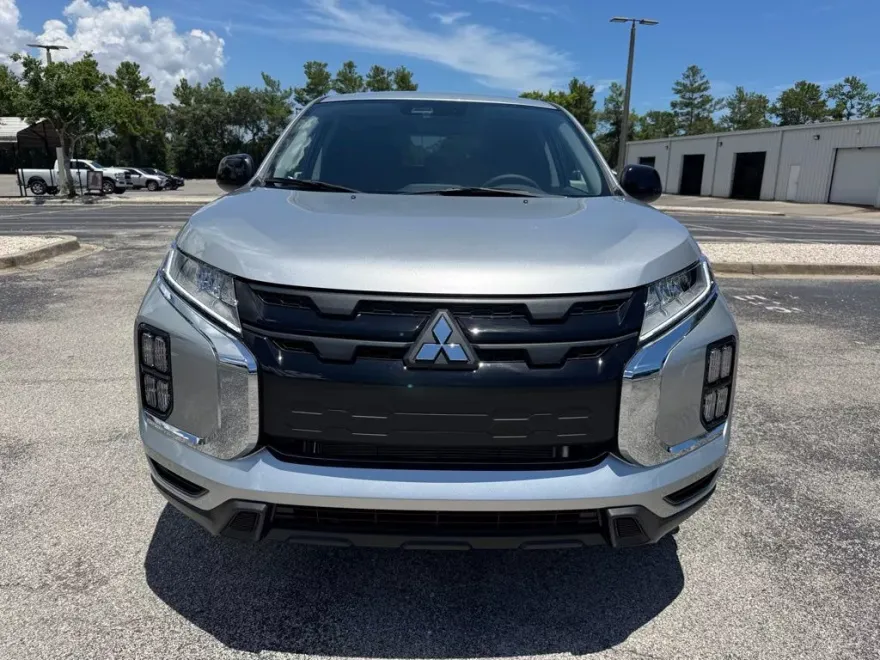 2025 Mitsubishi Outlander Sport LE photo 1