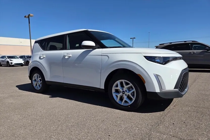 2025 Kia Soul LX S photo 1