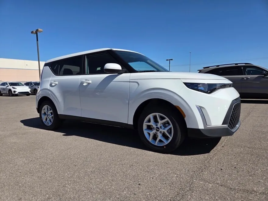 2025 Kia Soul LX S photo 1