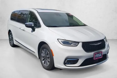 2023 Chrysler Pacifica Hybrid Limited photo 3