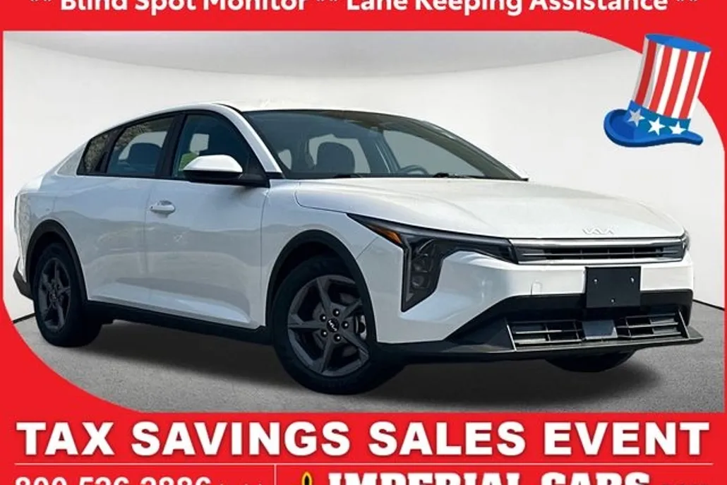 2025 Kia K4 LXS photo 1