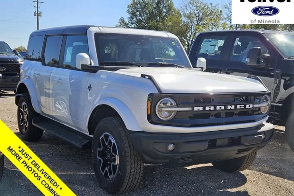 2025 Ford Bronco Outer Banks photo 1