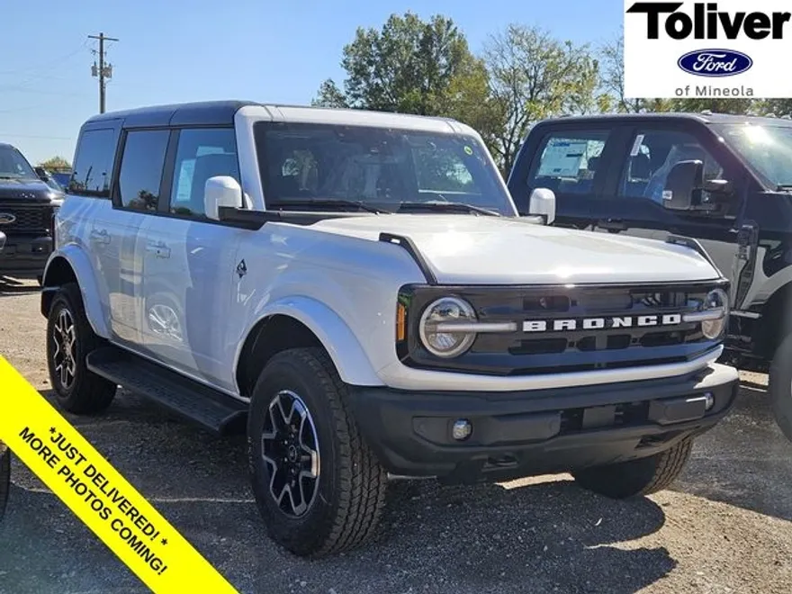 2025 Ford Bronco Outer Banks photo 1